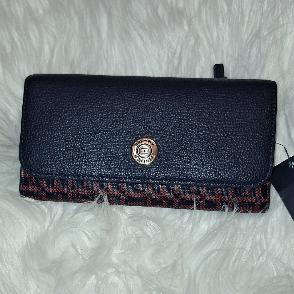 Tommy Hilfiger Black and Brown Logo-Accent Women's Wallet